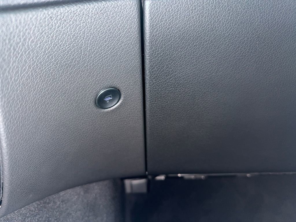 Used 2023 Mercedes-Benz EQE 500 4MATIC Sedan w/ Exclusive Trim Package image 33