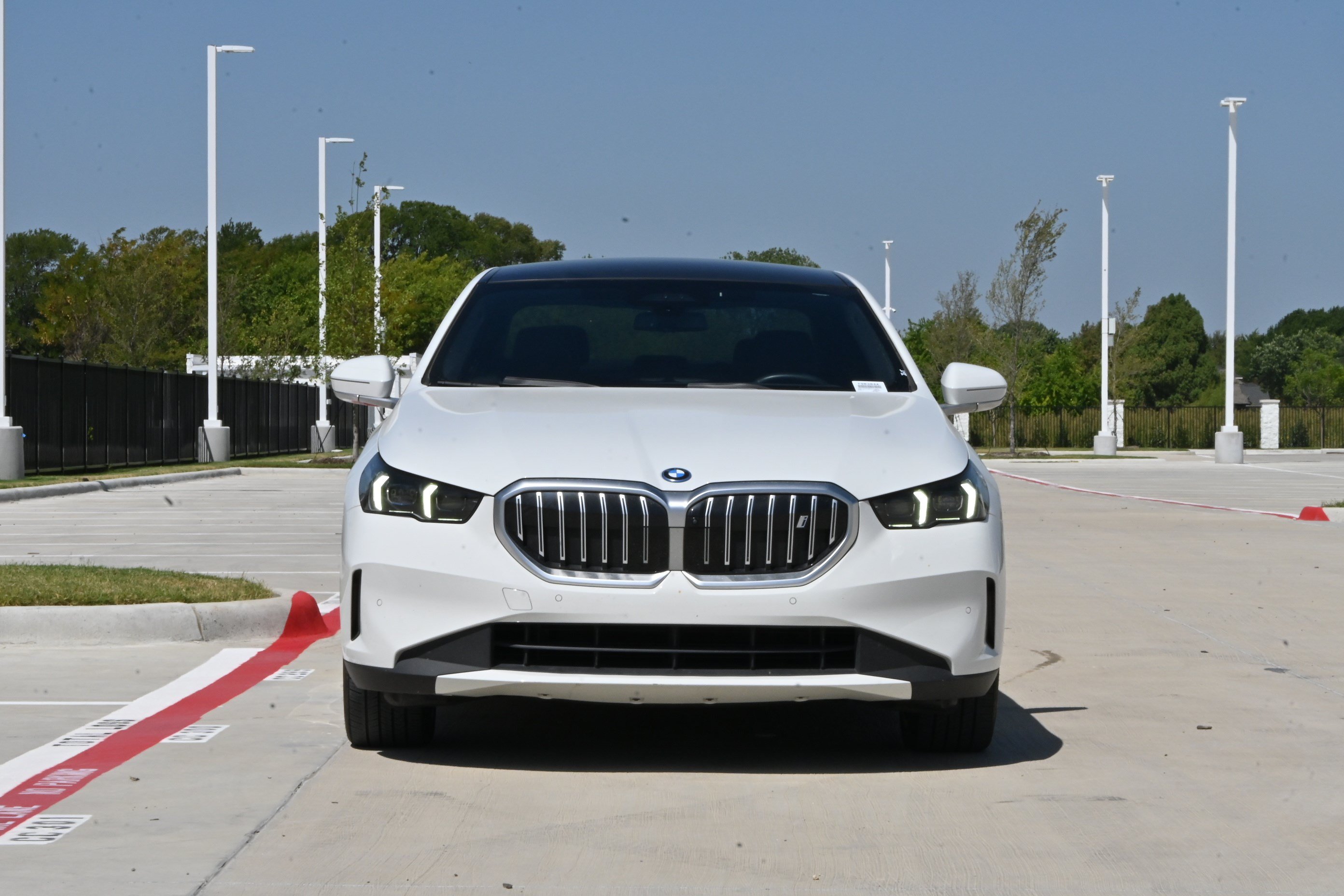 Used 2025 BMW i5 eDrive40i w/ Executive Package RWD image 3
