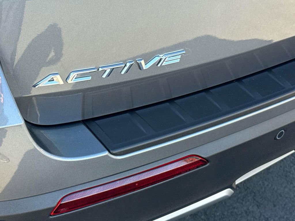 Used 2025 Ford Explorer Active w/ Active Comfort Package image 7