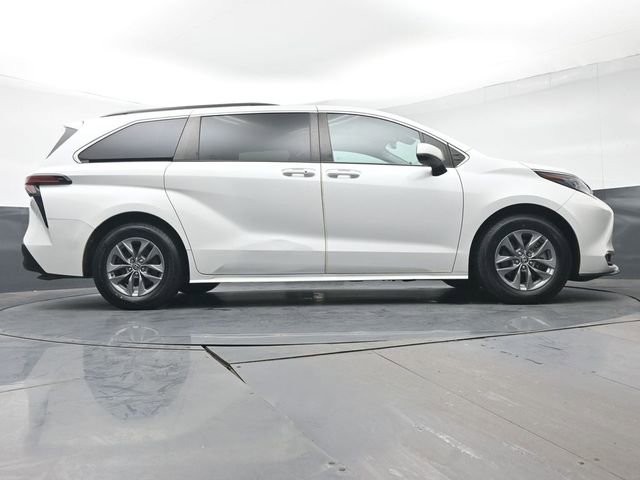 Certified 2022 Toyota Sienna XLE image 39