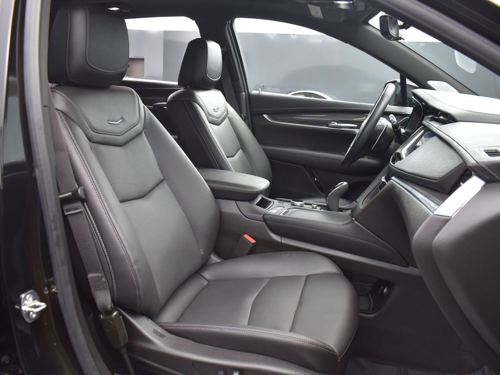 Certified 2024 Cadillac XT5 Sportv w/ LPO, Red Accent Package image 35