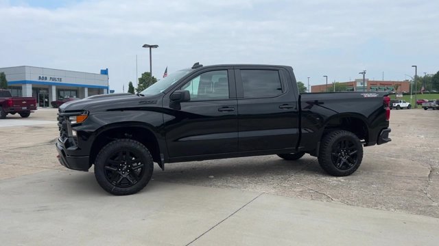 Used 2023 Chevrolet Silverado 1500 Custom Trail Boss w/ LPO, Dark Essentials Package AWD/4WD image 6