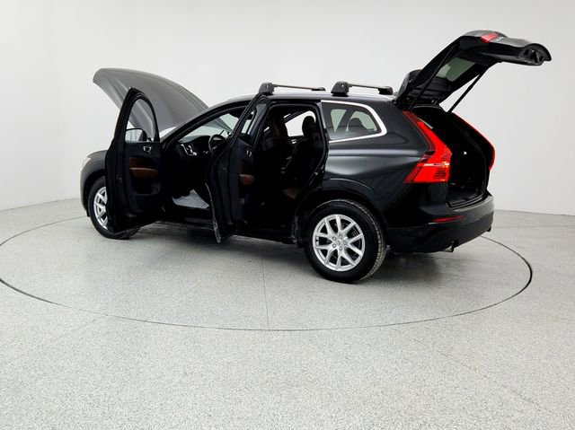 Used 2019 Volvo XC60 T5 Momentum w/ Premium Package image 12