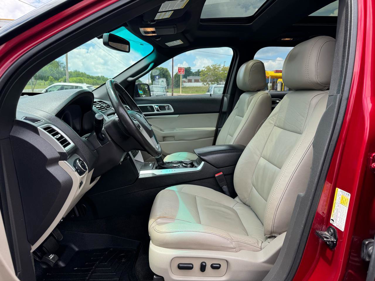 Used 2015 Ford Explorer XLT w/ Equipment Group 202B AWD/4WD image 10