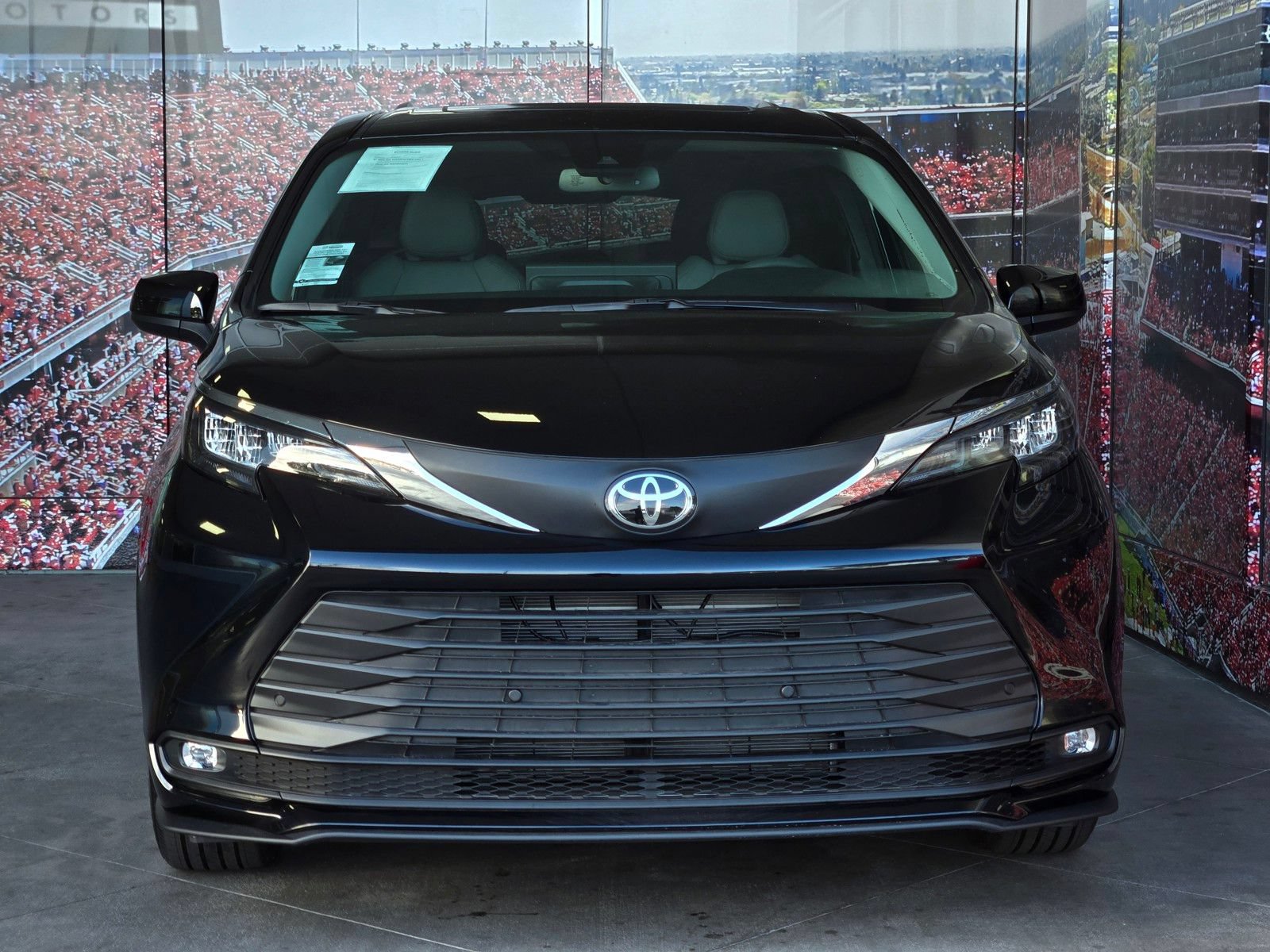 Certified 2026 Toyota Sienna XLE FWD image 3