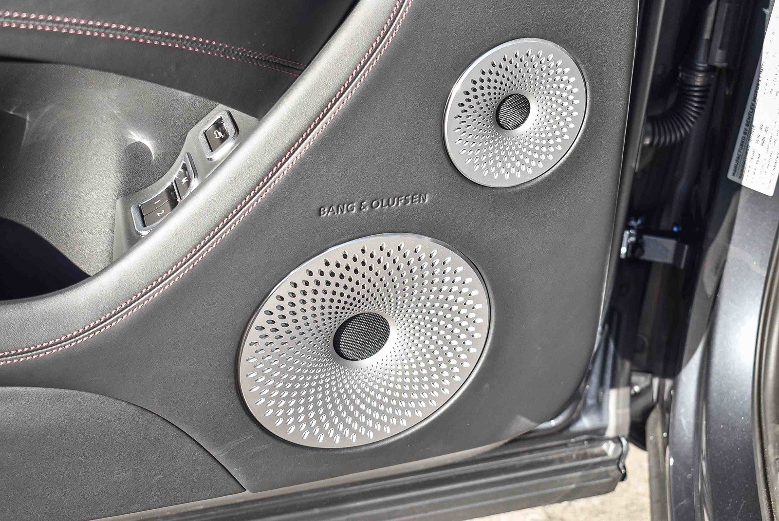 Used 2025 Bentley Bentayga Extended Wheelbase image 28