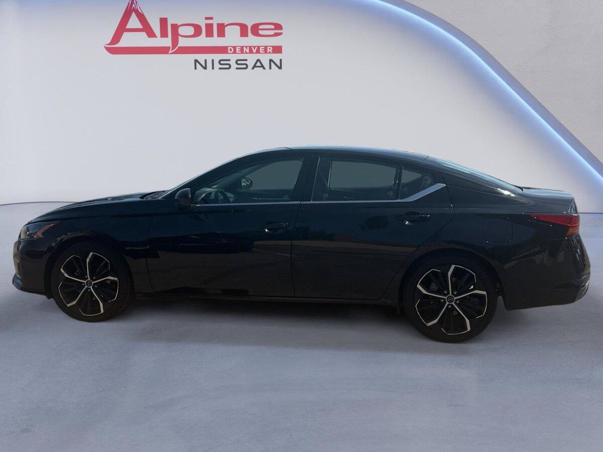 Used 2024 Nissan Altima 2.5 SR FWD image 2