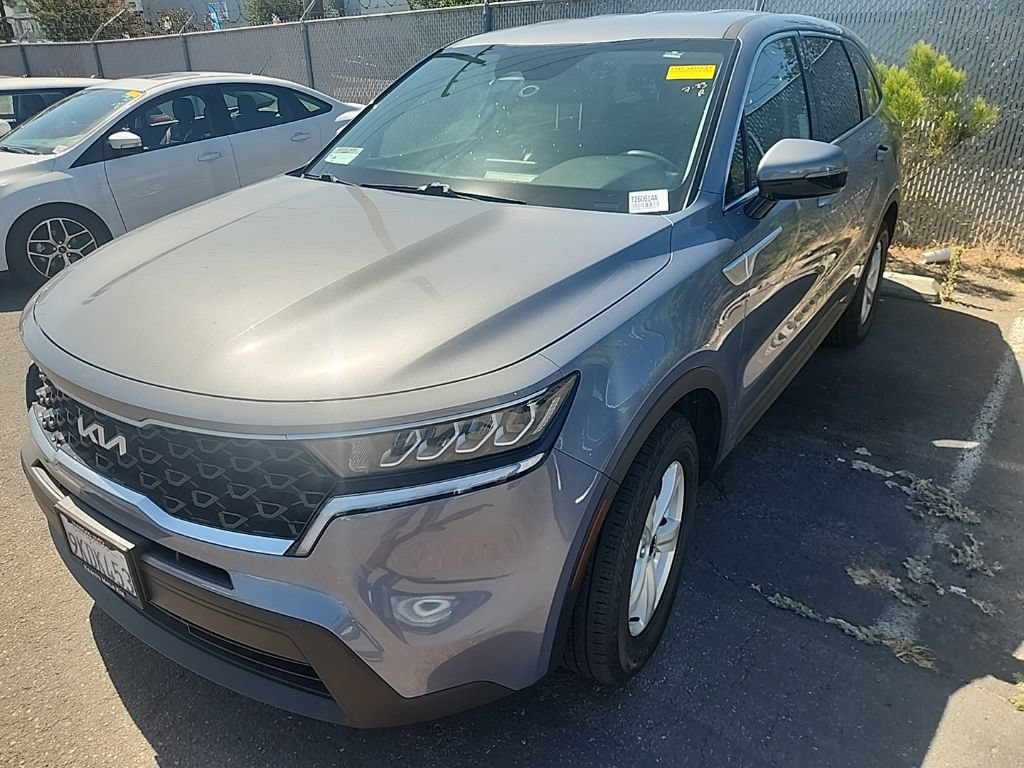 Certified 2023 Kia Sorento LX FWD image 3