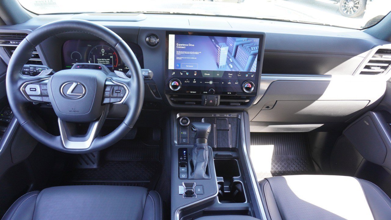 Used 2025 Lexus GX 550 w/ Accessory Package (2T) AWD/4WD image 30