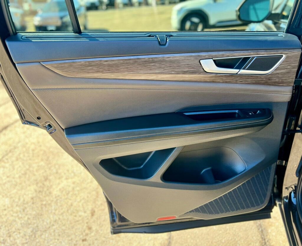 Used 2024 Volkswagen Atlas SEL image 18