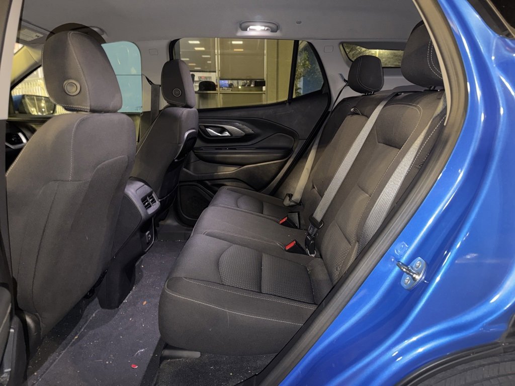 Used 2024 GMC Terrain SLE w/ Driver Convenience Package image 9
