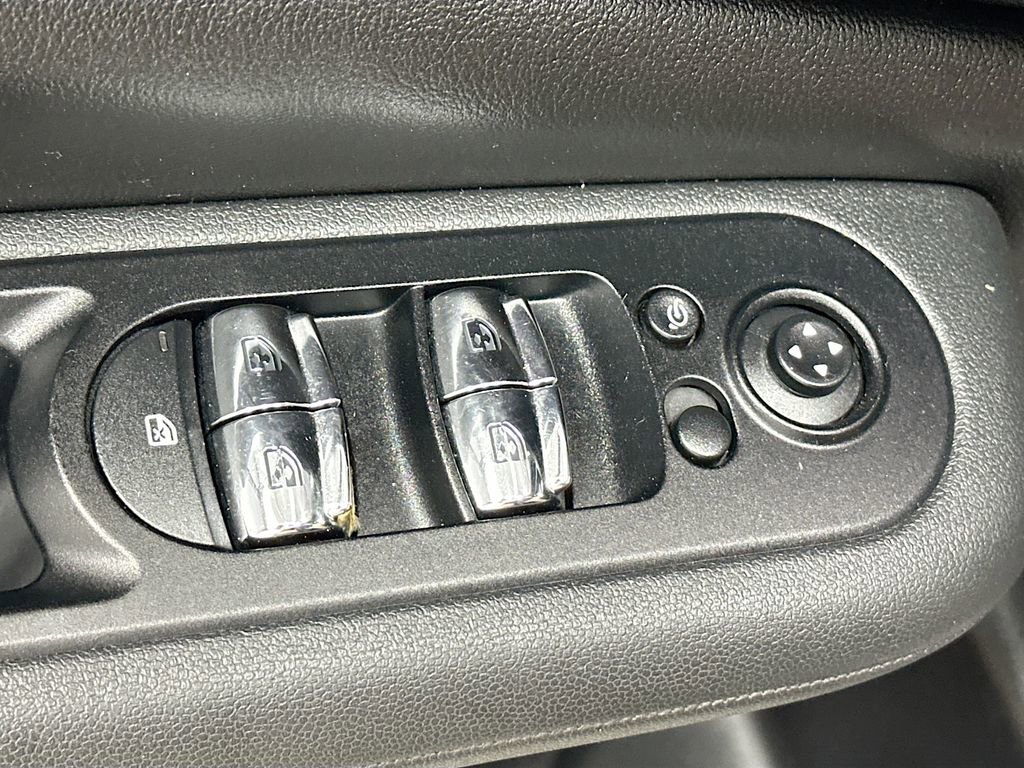 Used 2017 MINI Cooper Clubman ALL4 w/ Premium Package image 17