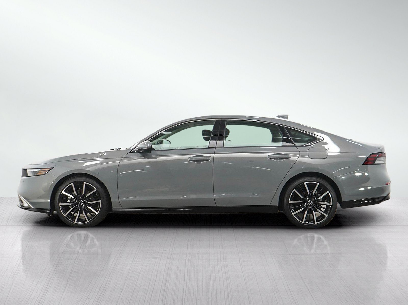 Used 2025 Honda Accord Touring image 2