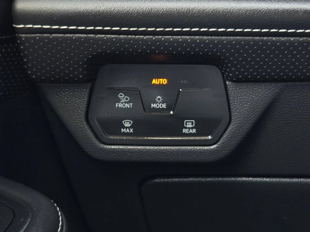 Used 2025 Volkswagen Atlas SE FWD image 21
