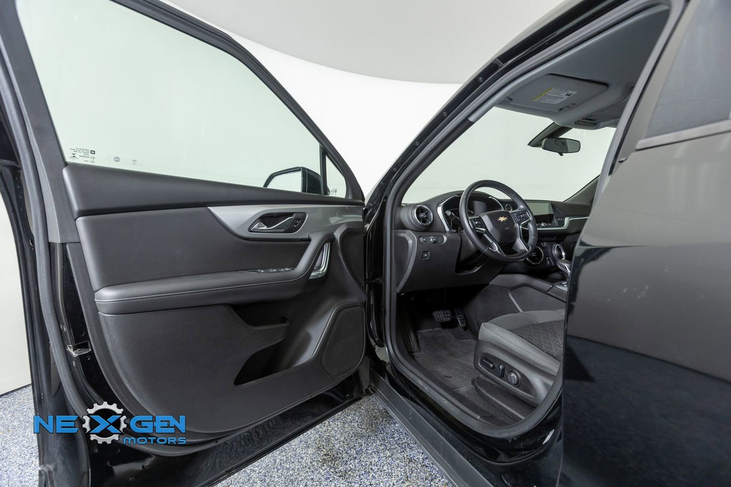 Used 2020 Chevrolet Blazer LT FWD image 9