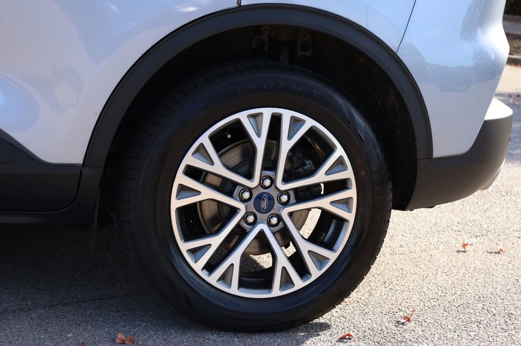 Used 2022 Ford Escape SEL w/ Technology Package image 17