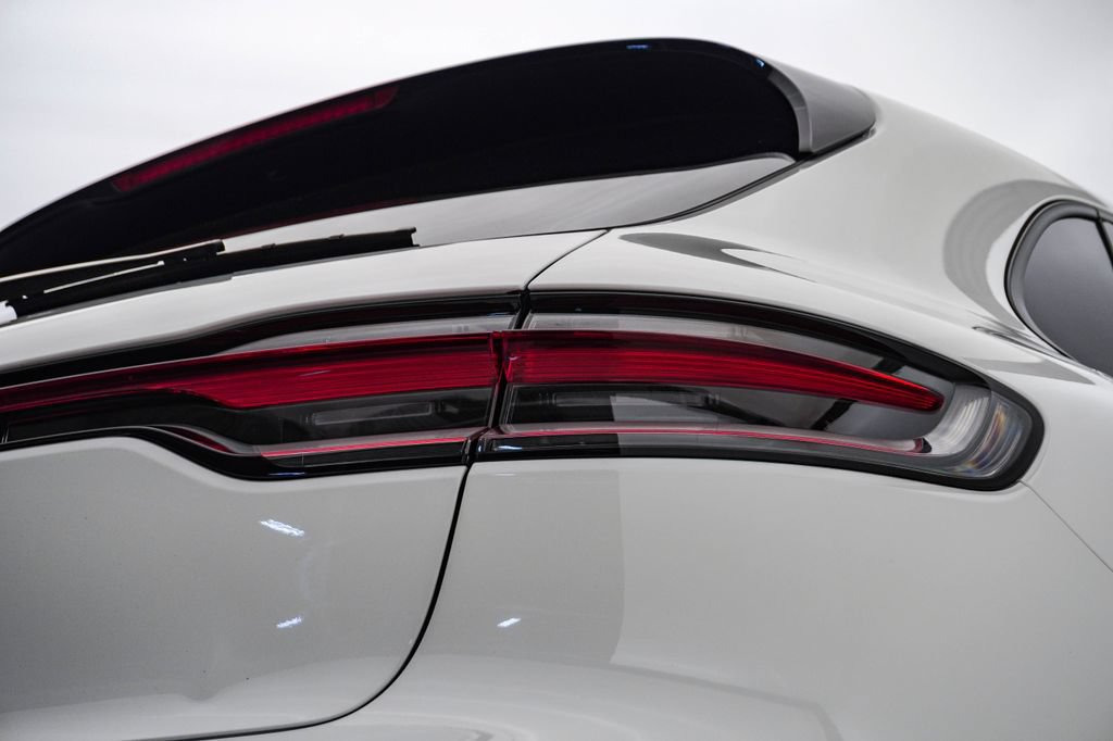 Certified 2023 Porsche Macan AWD/4WD image 12