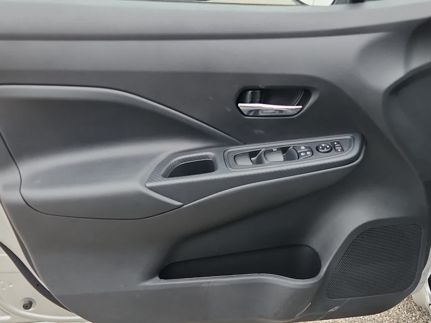 Used 2025 Nissan Versa SV w/ Trunk Package FWD image 8