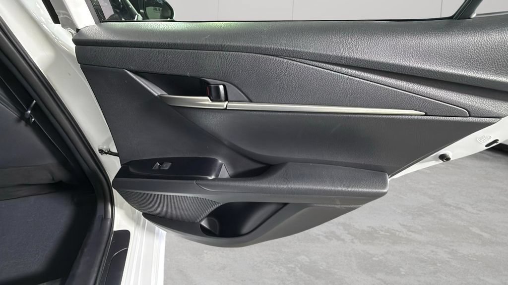 Used 2025 Toyota Camry SE w/ Convenience Package FWD image 32