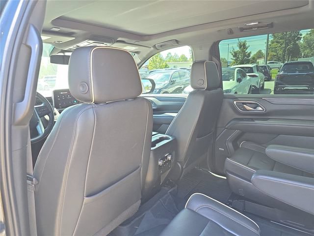 Used 2023 GMC Yukon XL SLT AWD/4WD image 16