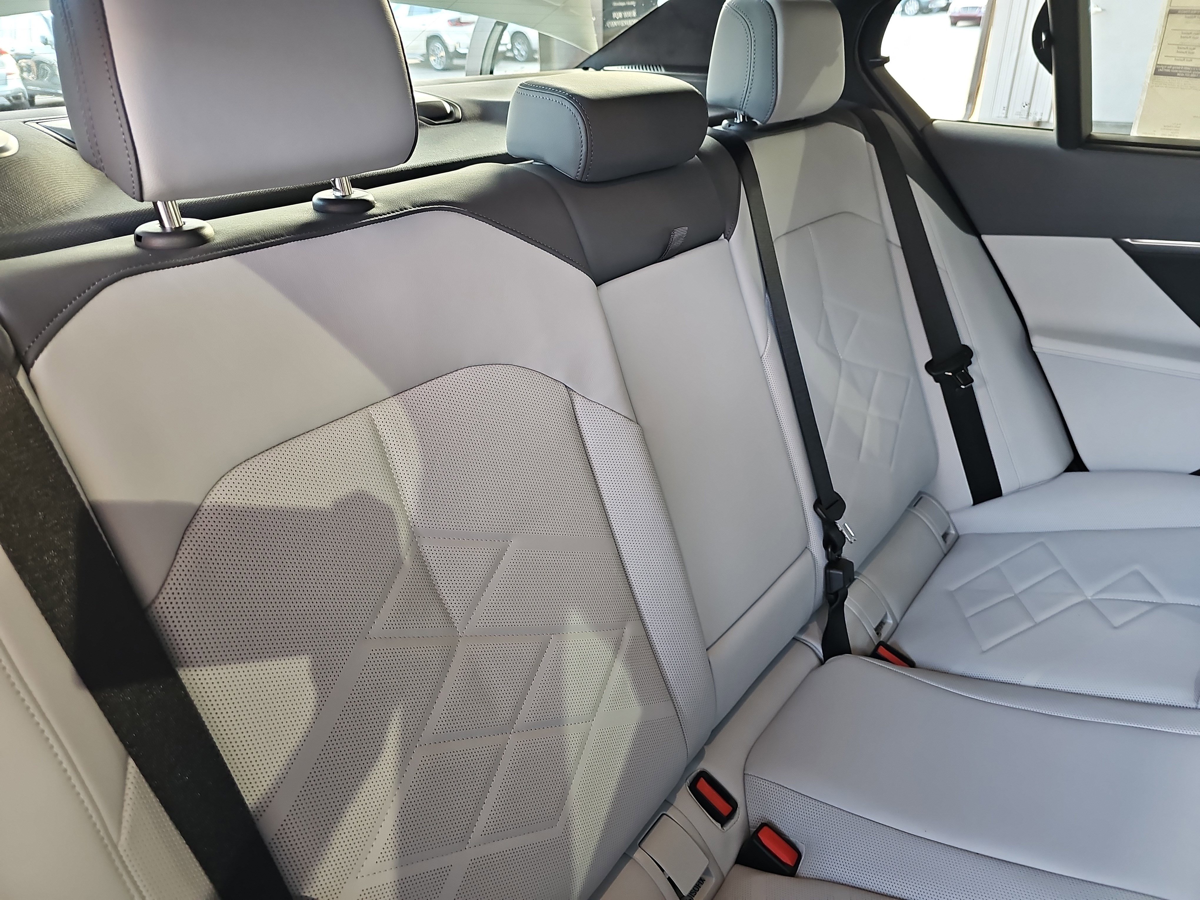 New 2026 BMW 550e xDrive w/ Executive Package image 12