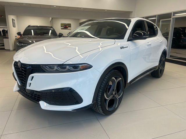 New 2026 Alfa Romeo Tonale w/ Active Assist Package AWD/4WD image 3