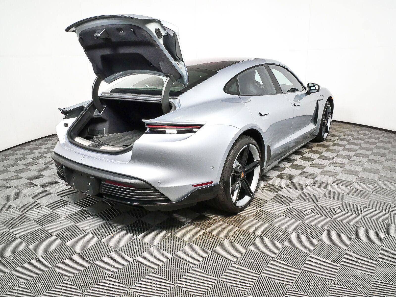 Certified 2020 Porsche Taycan Turbo AWD/4WD image 31