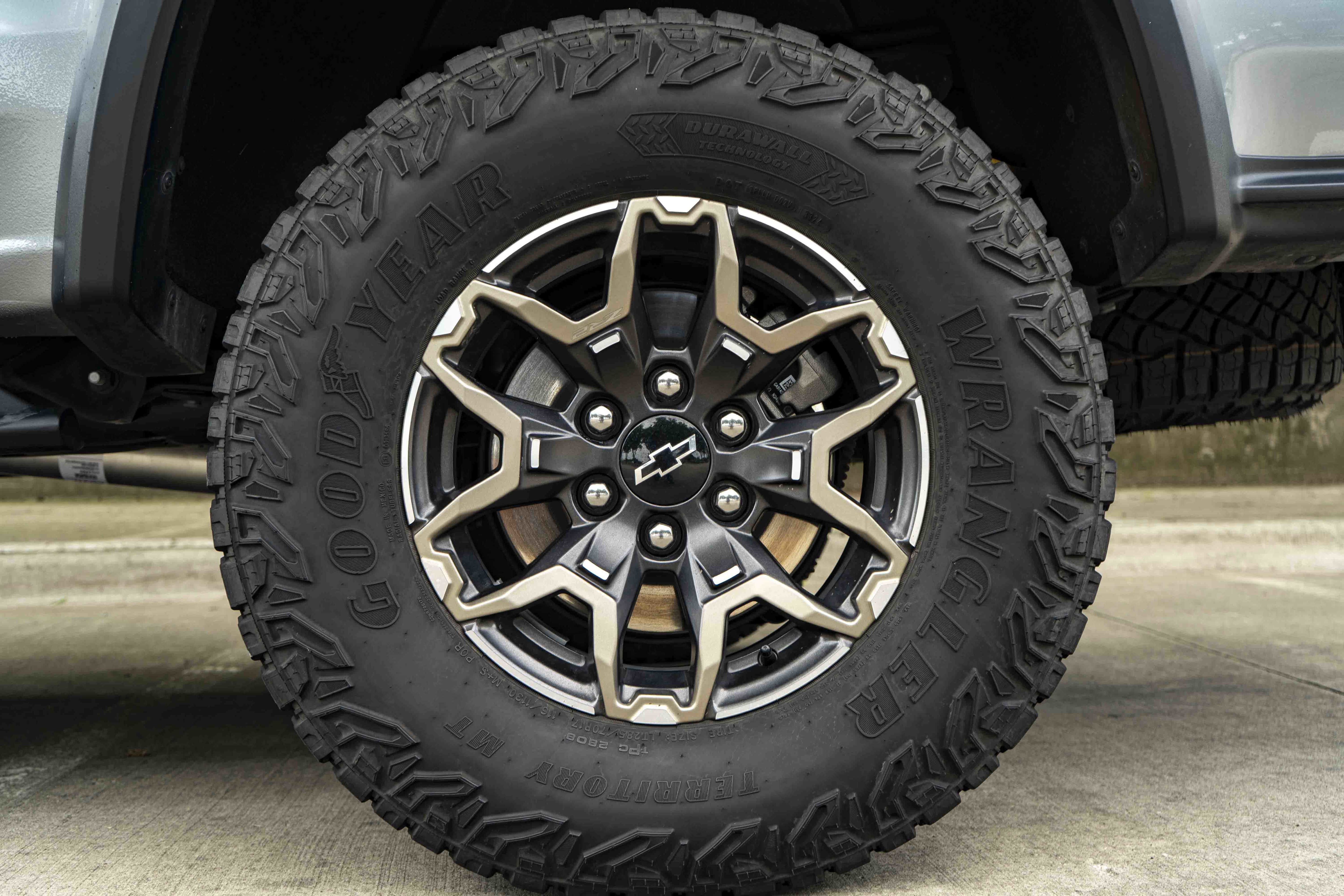 Used 2024 Chevrolet Colorado ZR2 AWD/4WD image 15