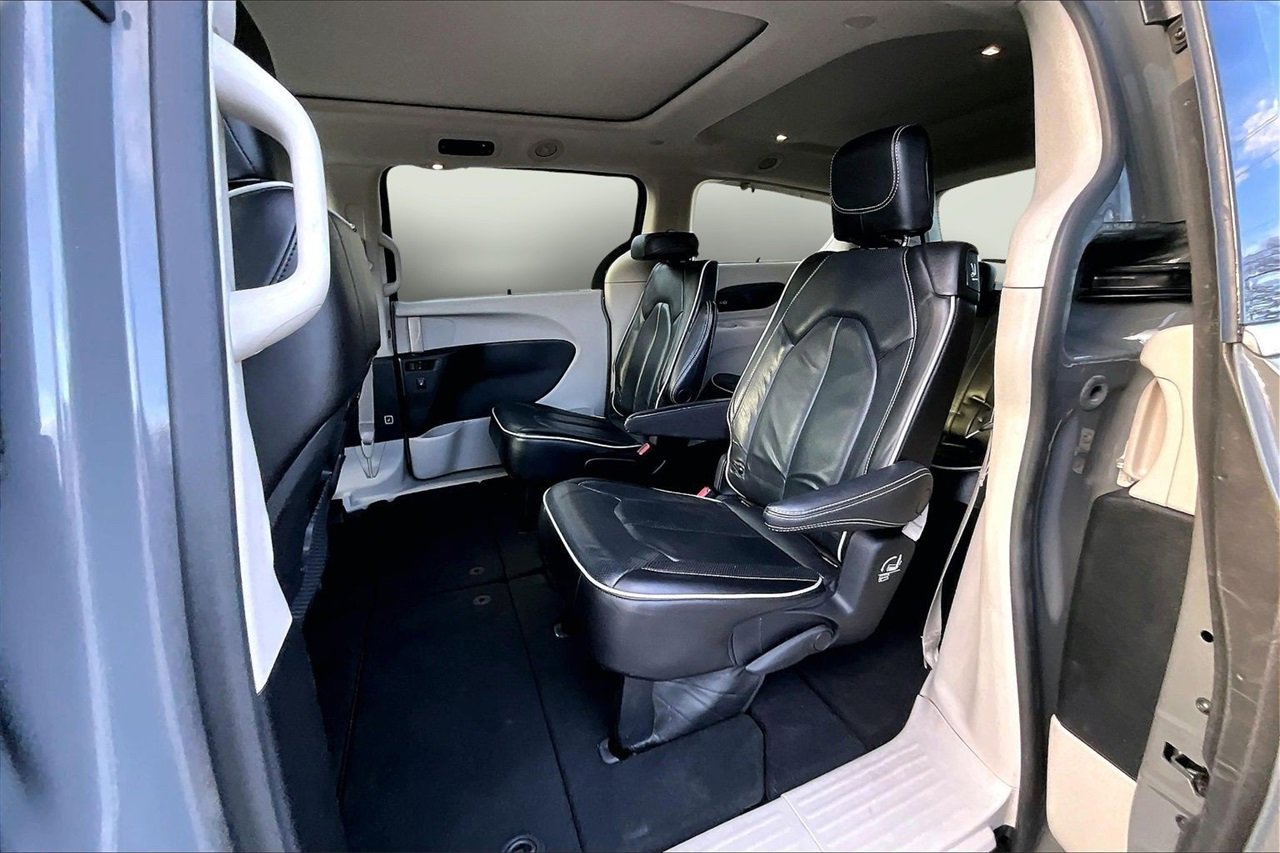 Certified 2023 Chrysler Pacifica Limited image 23
