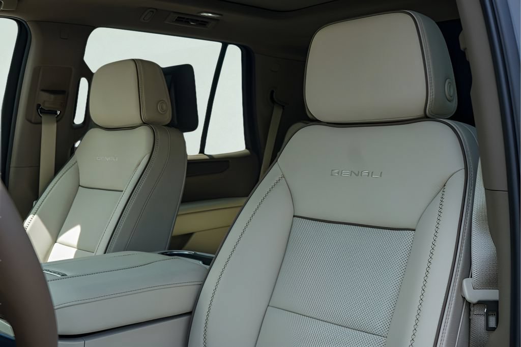 New 2026 GMC Yukon Denali w/ Denali Reserve Package AWD/4WD image 11