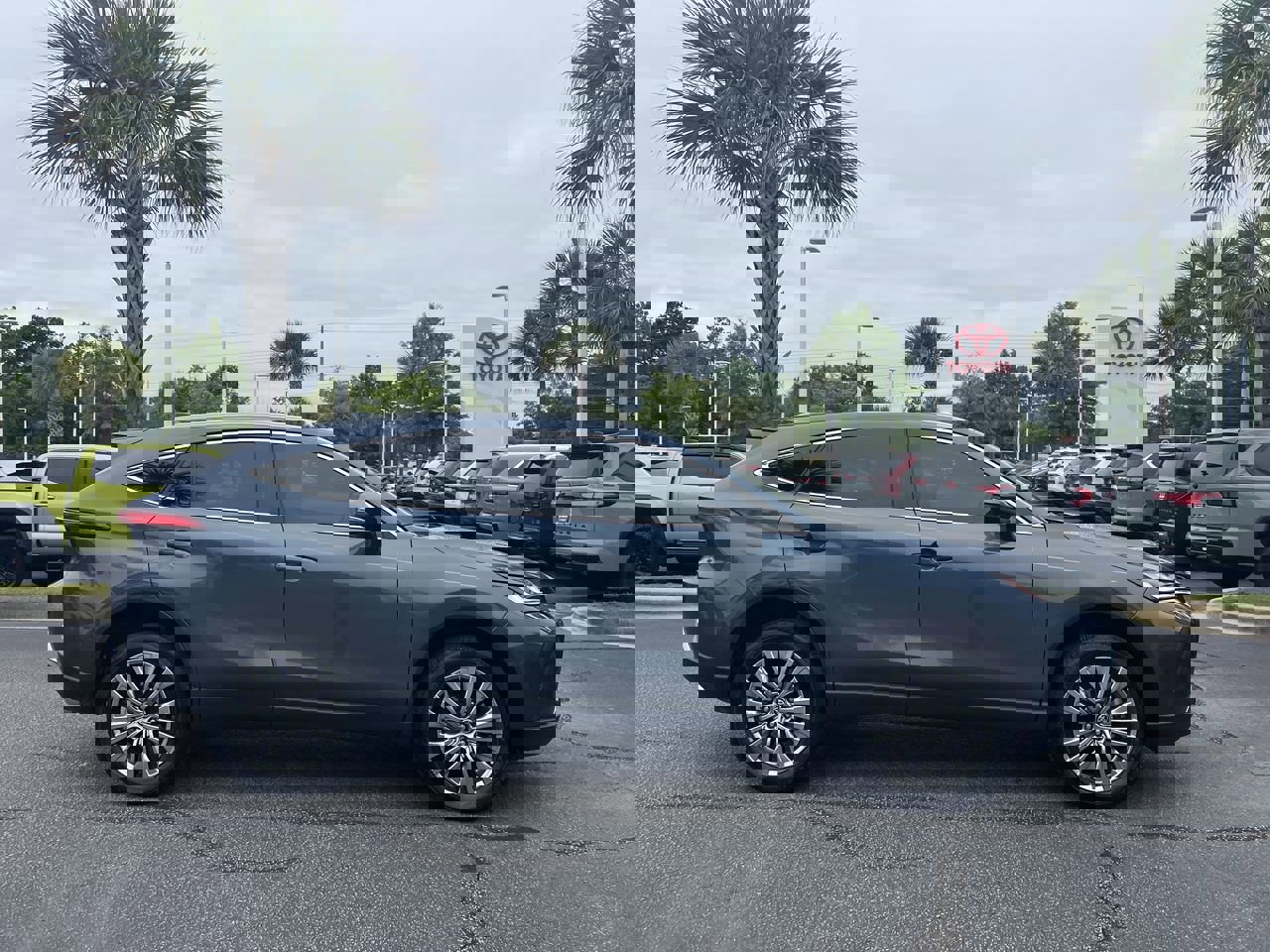 Used 2024 Toyota Venza XLE AWD/4WD image 11