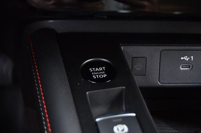 New 2025 Nissan Kicks SR image 19