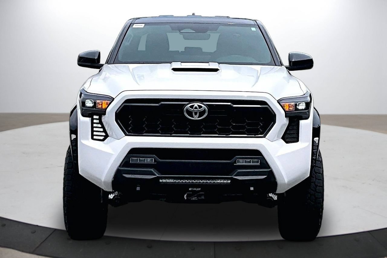 Used 2024 Toyota Tacoma TRD Sport AWD/4WD image 3