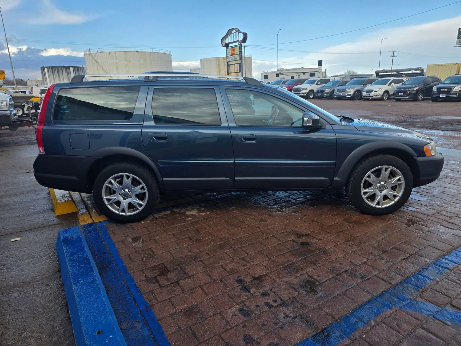 Used 2007 Volvo XC70 2.5T Wagon 4D image 4