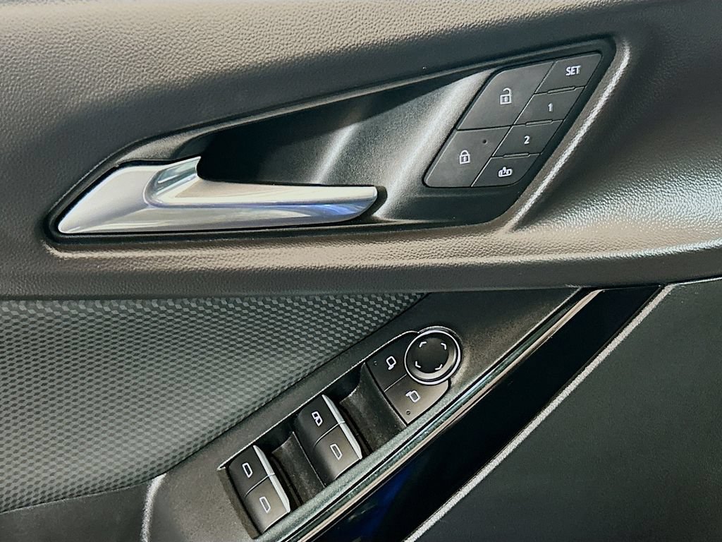 Used 2025 Chevrolet Equinox RS w/ Safety and Technology Package FWD image 16