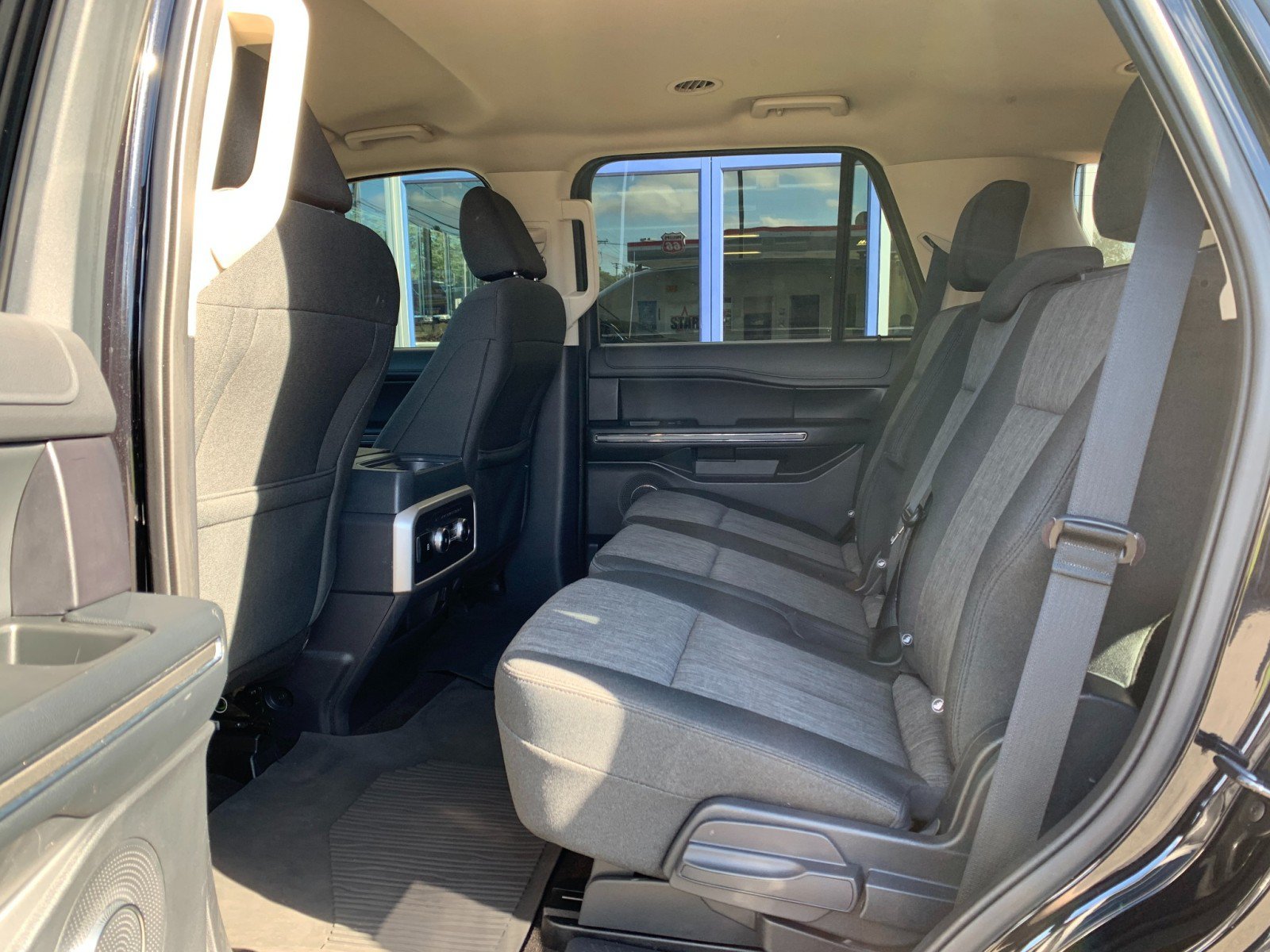 Used 2023 Ford Expedition XLT AWD/4WD image 27