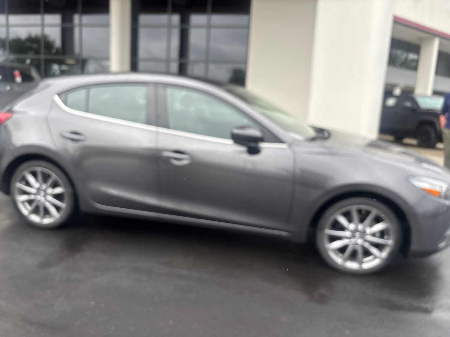 Used 2018 MAZDA MAZDA3 Touring FWD image 11