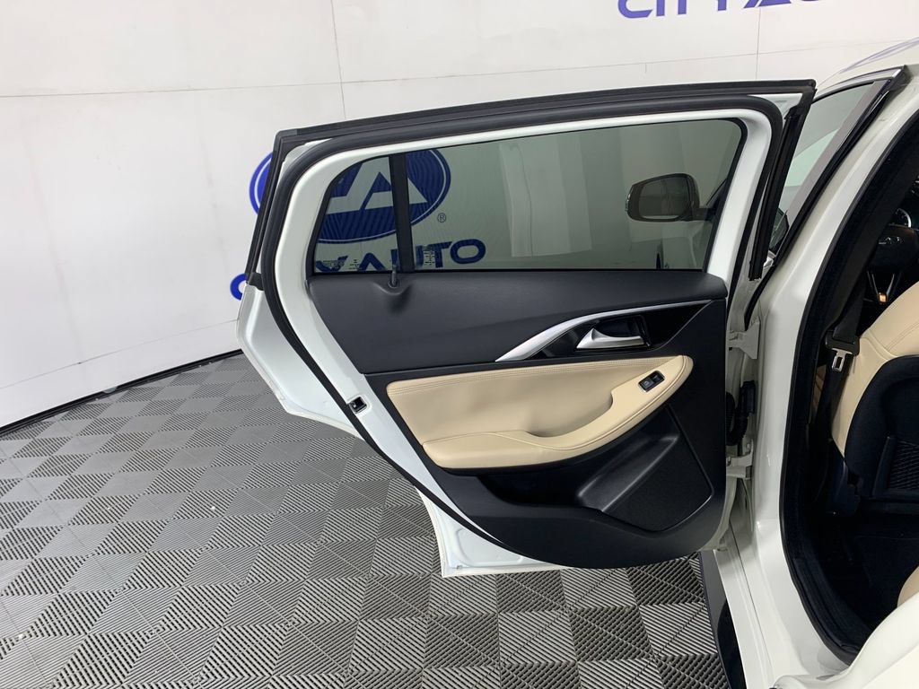 Used 2017 INFINITI QX30 w/ Cargo Package FWD image 29
