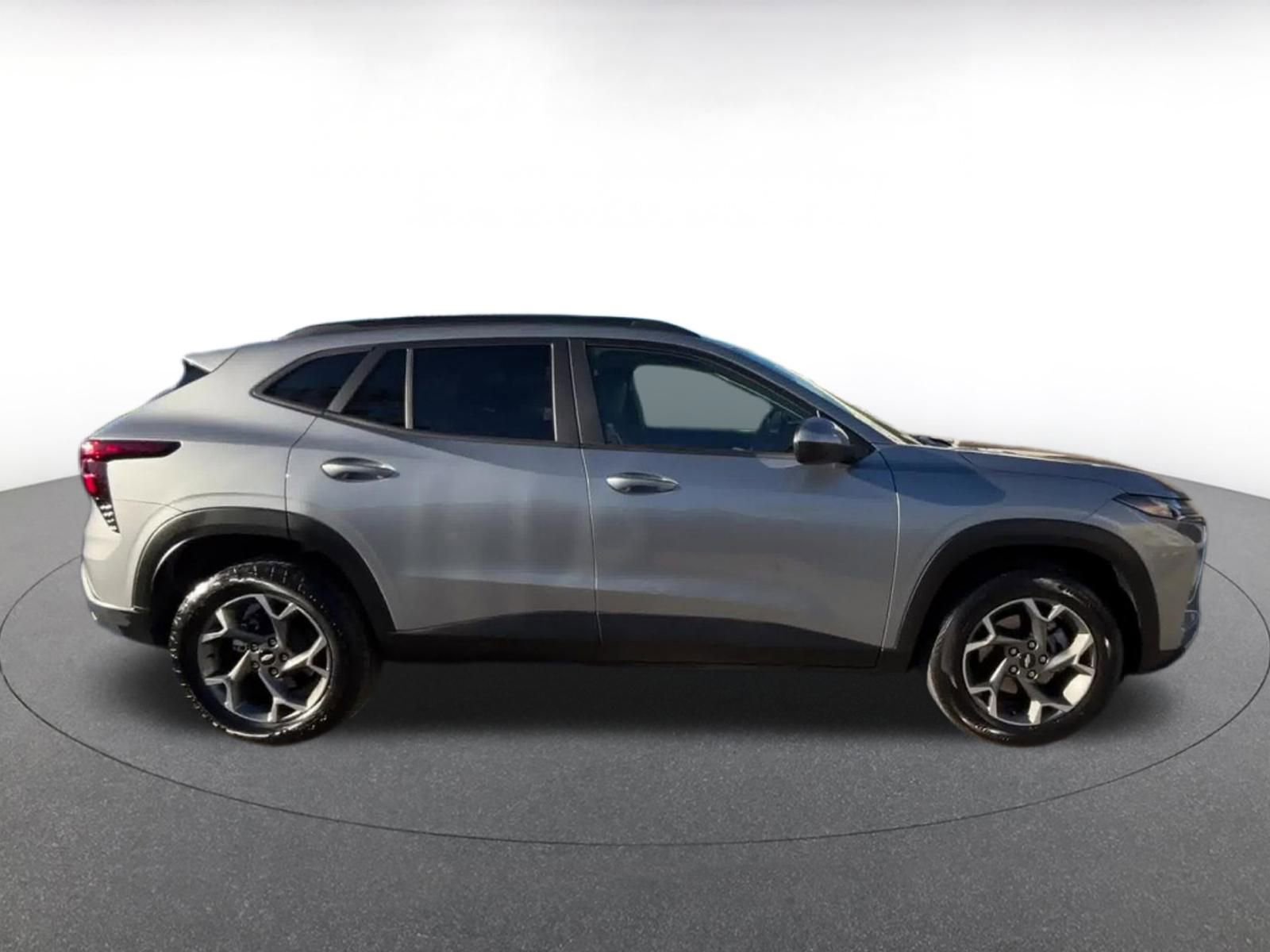 Used 2025 Chevrolet Trax LT image 16