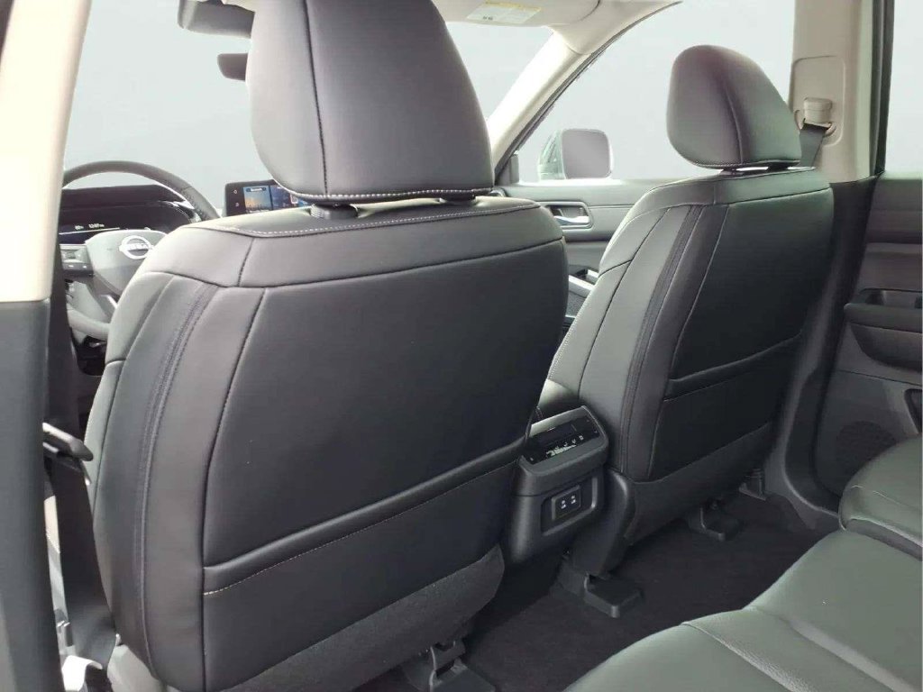 New 2026 Nissan Pathfinder SL FWD image 12