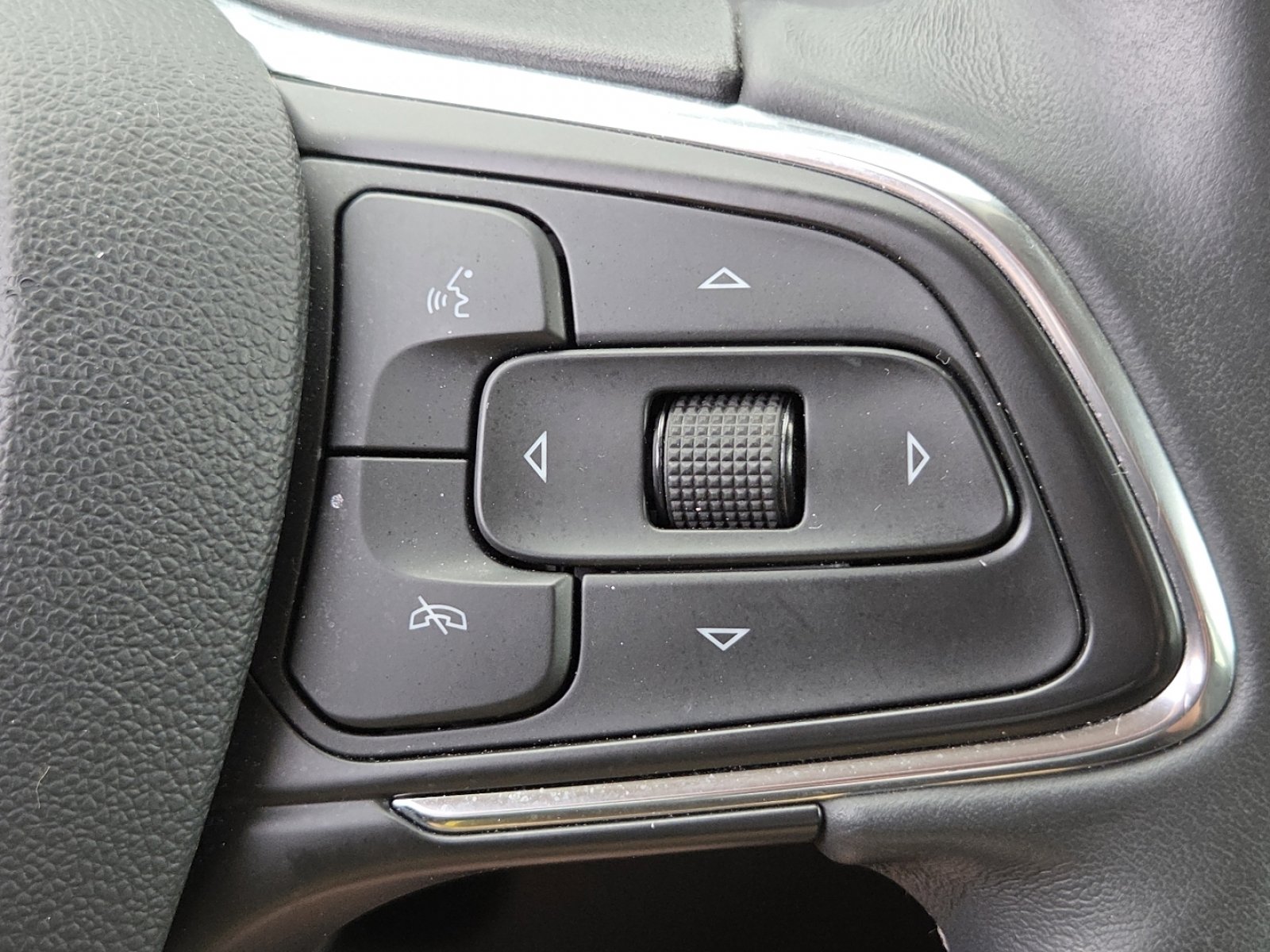 Used 2023 Buick Envision Essence FWD image 11