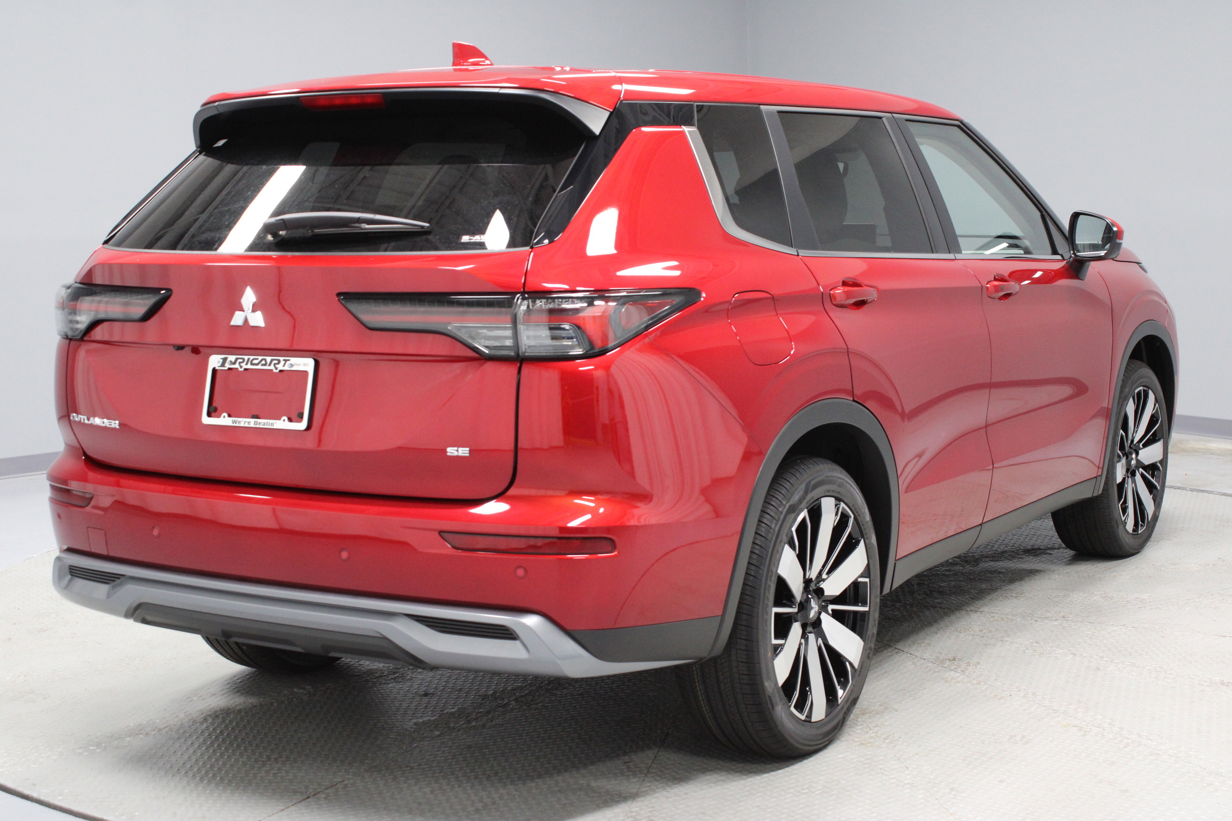 New 2025 Mitsubishi Outlander SE image 8