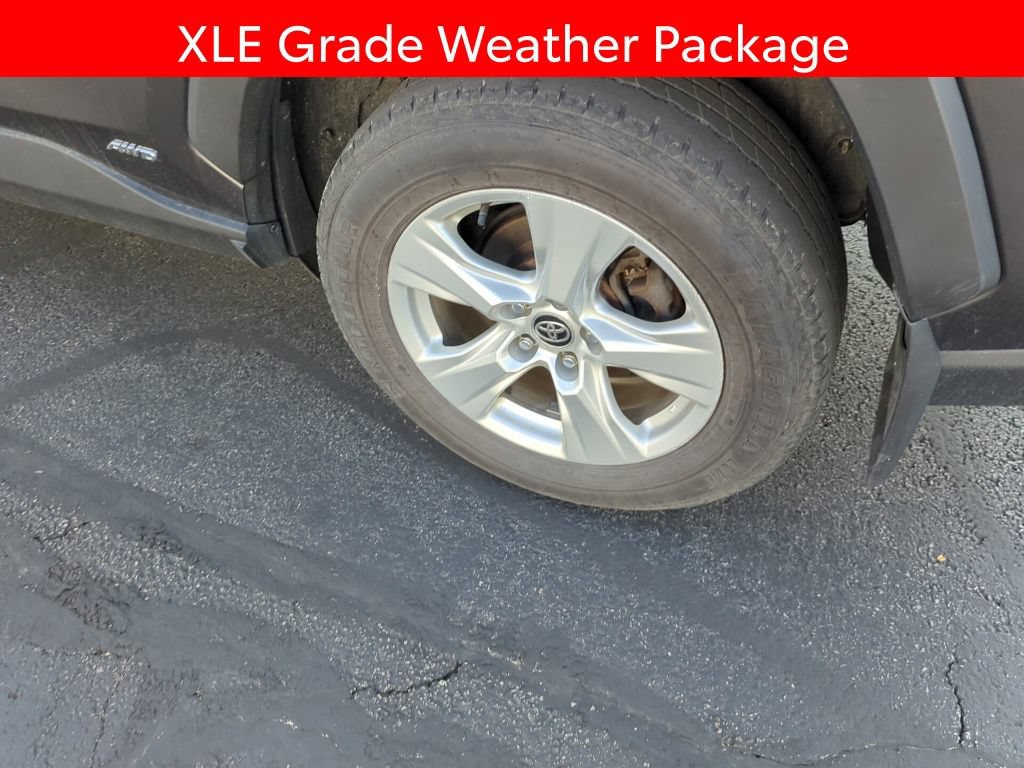Used 2020 Toyota RAV4 XLE w/ Convenience Package AWD/4WD image 5