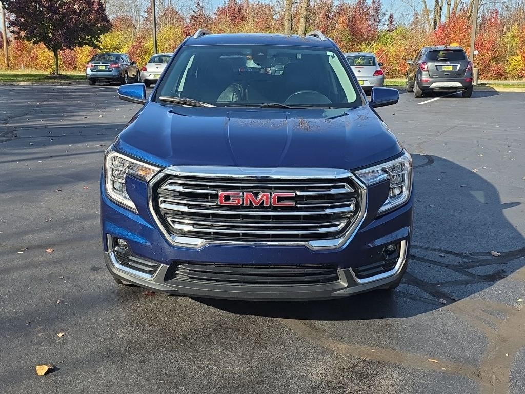 Used 2022 GMC Terrain SLT image 2