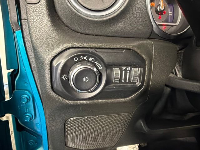 Certified 2020 Jeep Wrangler Unlimited Sahara AWD/4WD image 11