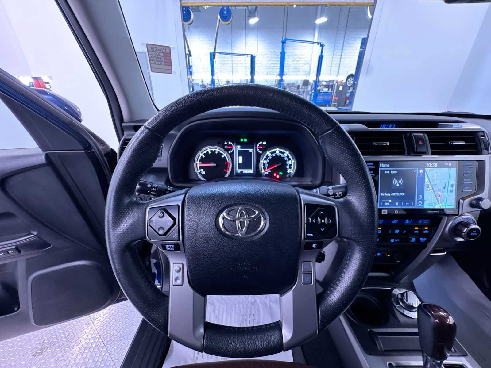 Used 2020 Toyota 4Runner Limited AWD/4WD image 15