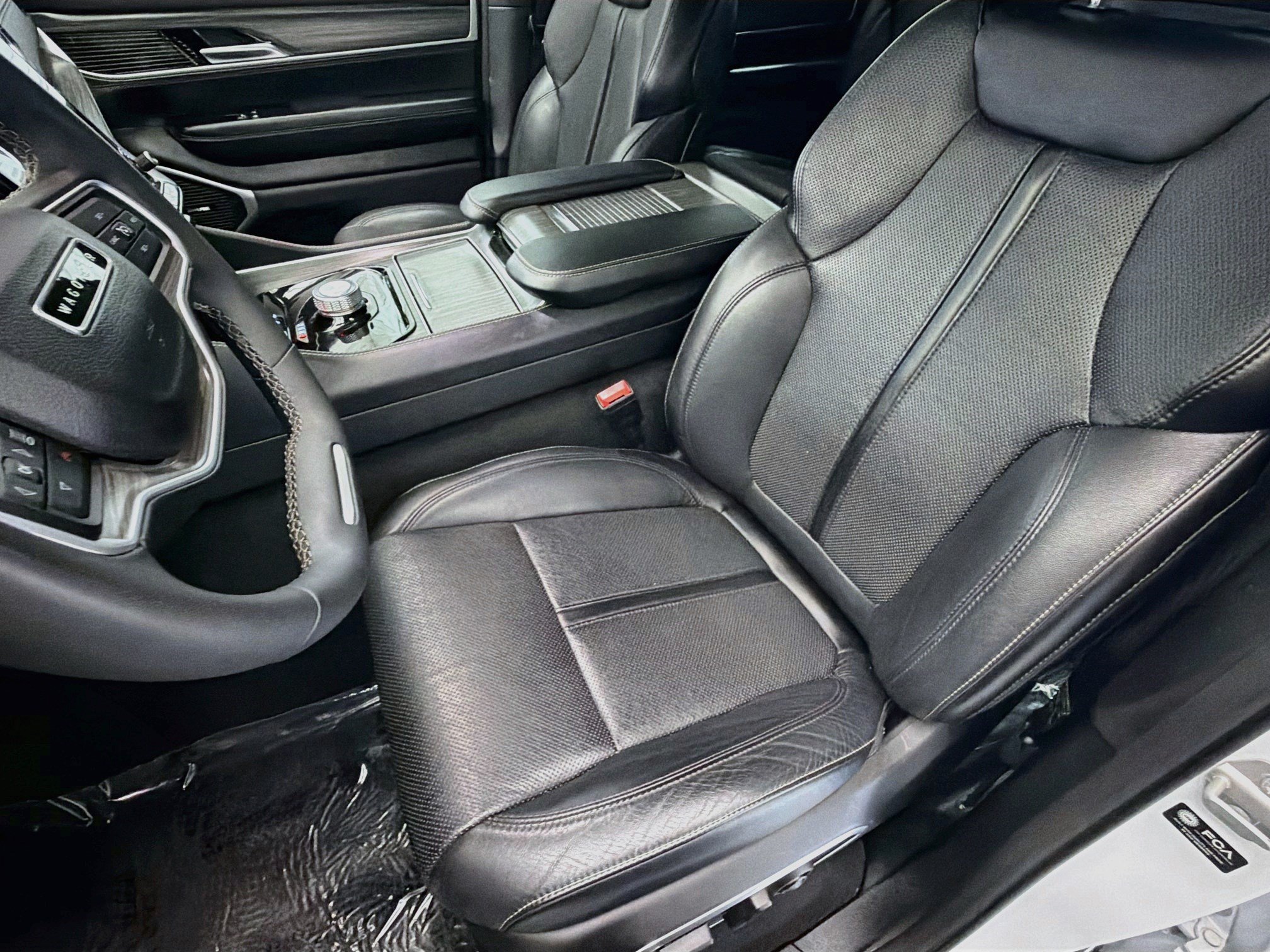 Used 2024 Jeep Wagoneer L Series II RWD image 11