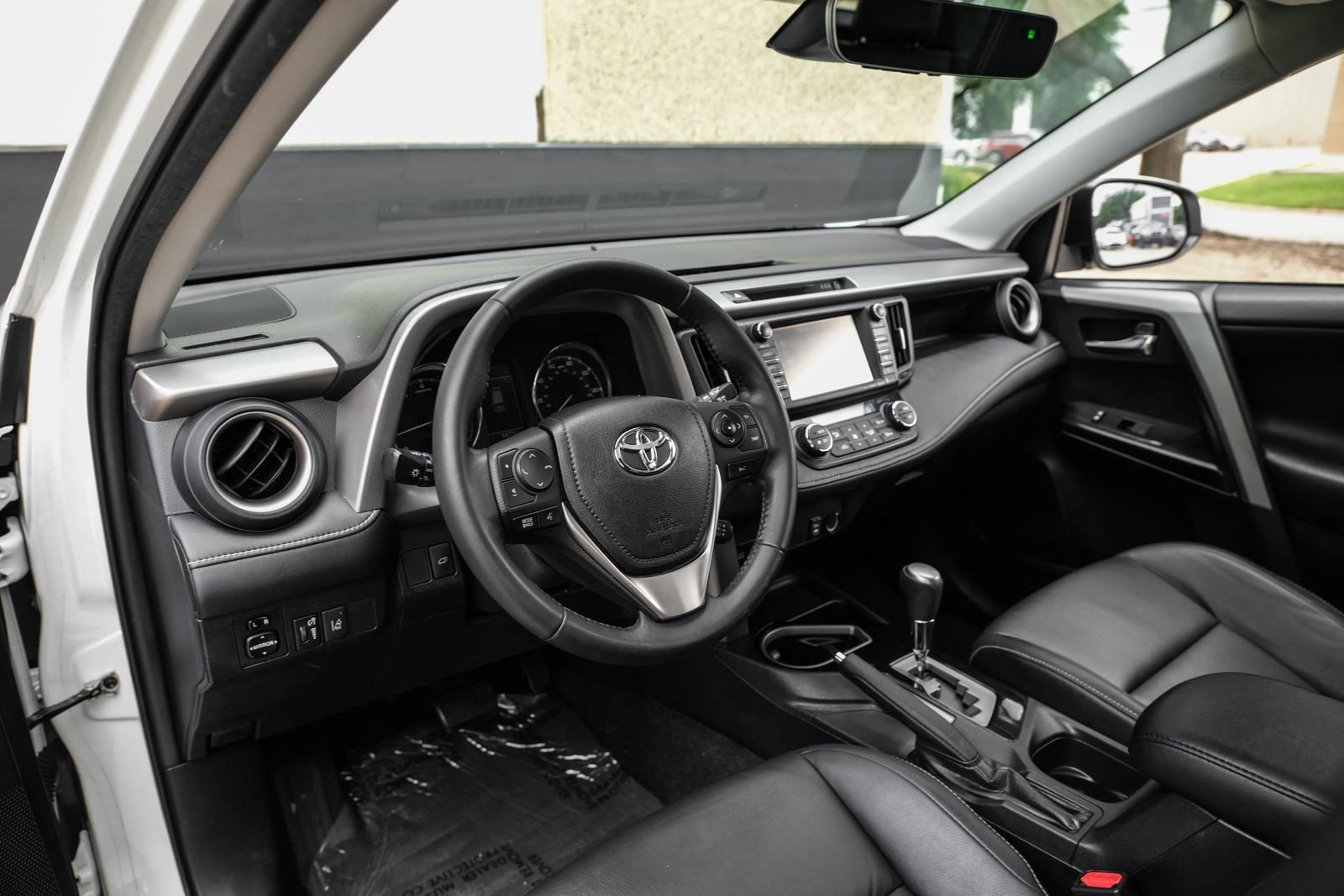 Used 2017 Toyota RAV4 Limited FWD image 2
