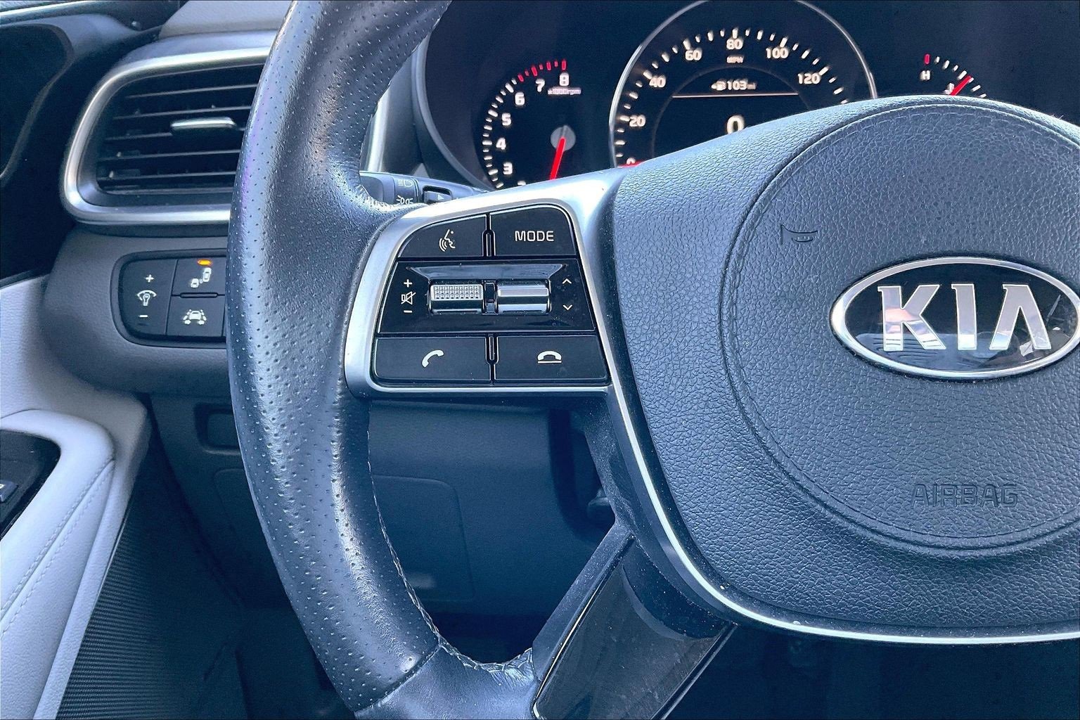 Used 2019 Kia Sorento SX image 11