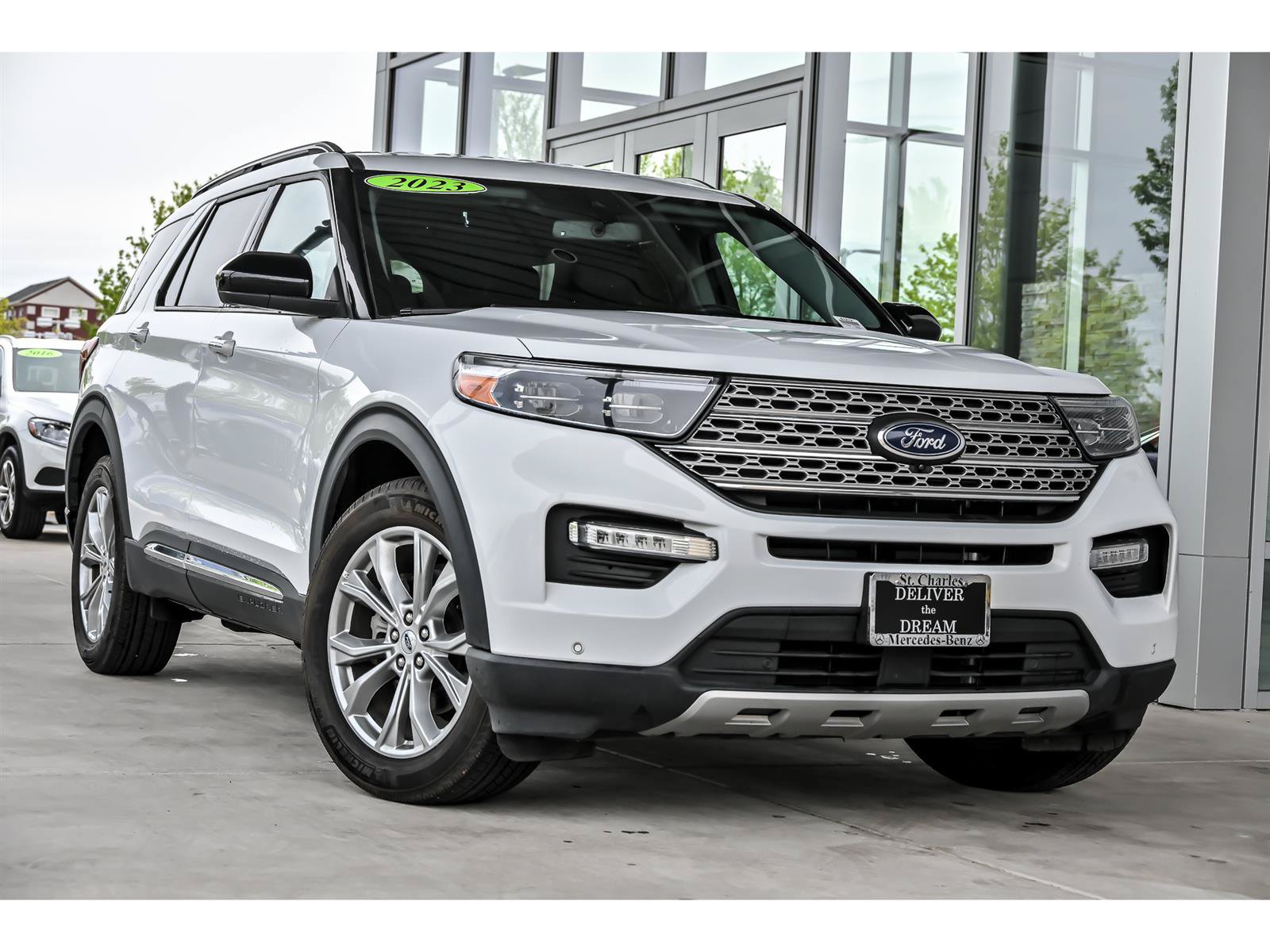 Used 2023 Ford Explorer Limited AWD/4WD image 1